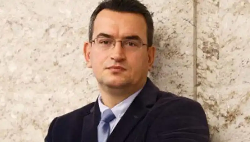 Metin Gürcan Kimdir? DEVA Partisi Kurucu Üyesinin Hayatı ve Vizyonu
