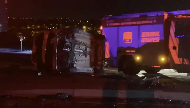 Havalimanı Yolunda Feci Kaza: Takla Atan Araçta 6 Kişi Yaralandı