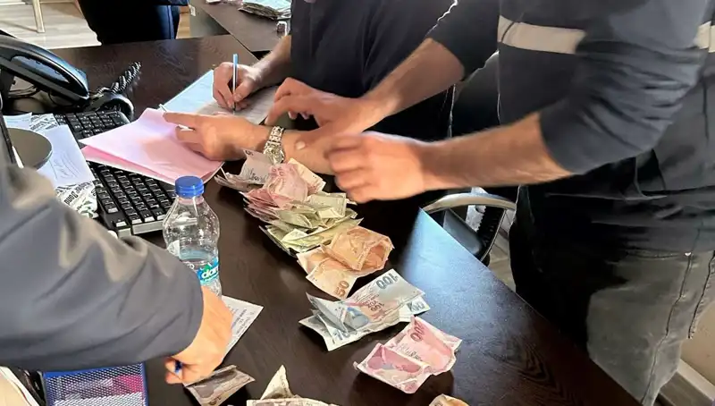Antalya'da Dilencilere Yönelik Büyük Operasyon: Üzerlerinden 19 Bin Lira Çıktı