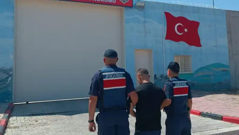 Afyon'da Farklı Suçlardan Aranan 9 Kişi Operasyonla Yakalandı