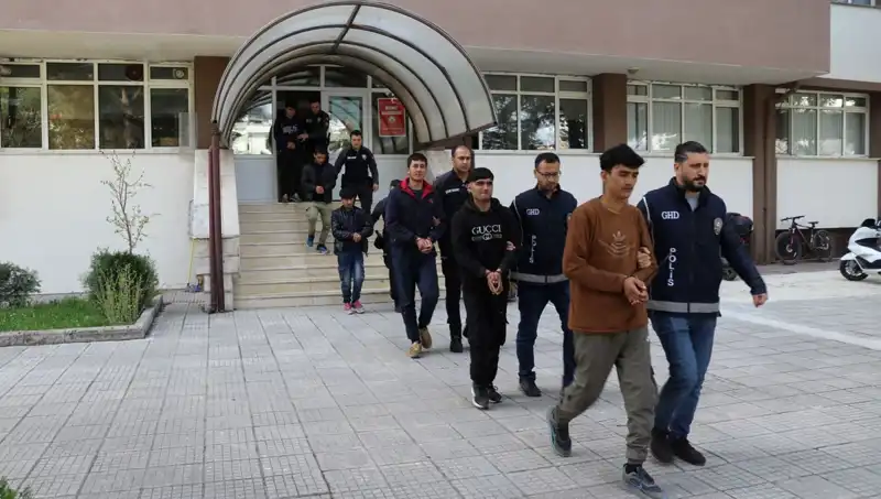 İki İlde Düzensiz Göçmen Operasyonu: 21 Kişi Yakalandı