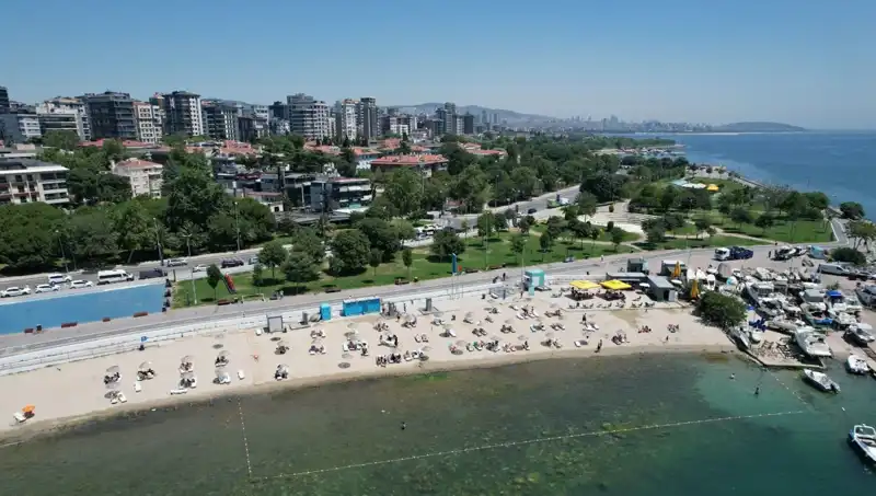 İstanbul’da Sıcak Hava Kıyıları Doldurdu: Caddebostan Sahili’ne Akın Var!