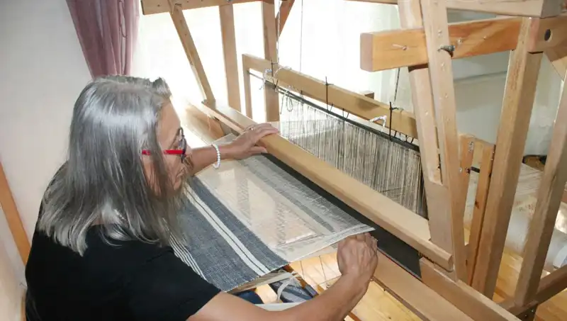 Eski Giysilerden Yeni Hayatlar: İpin Gücüyle Şaşırtan Sanat Eserleri