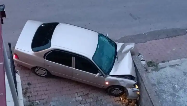 Kontrolü Kaybettikten Sonra Duvara Çarpan Araçla İlgili Çarpıcı Detaylar