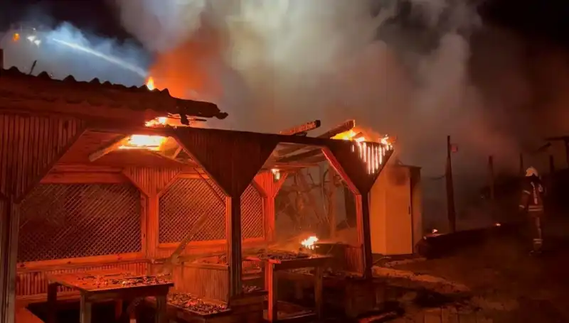 Şile'de Altı Gözleme Restoranı Yanarak Harabeye Döndü