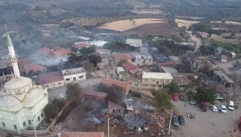 Çanakkale'de Korkutan Orman Yangını: Yanan Alanlar Havadan Görüntülendi
