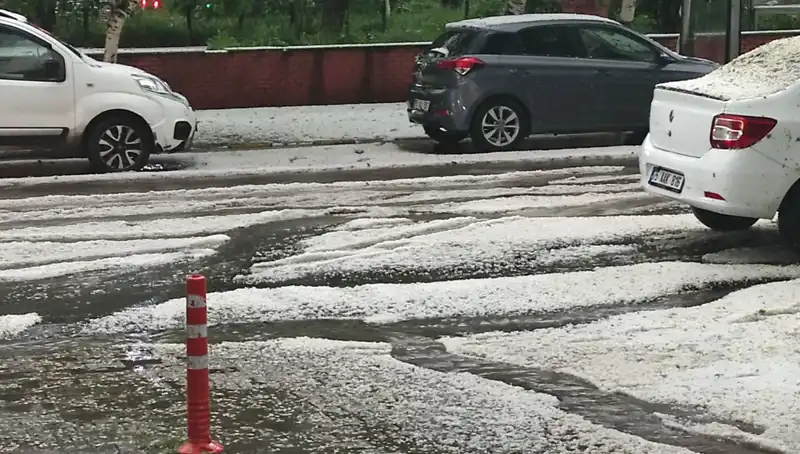 Ardahan’da Dolu Yıldızlı Geceyi Beyaza Bürüdü