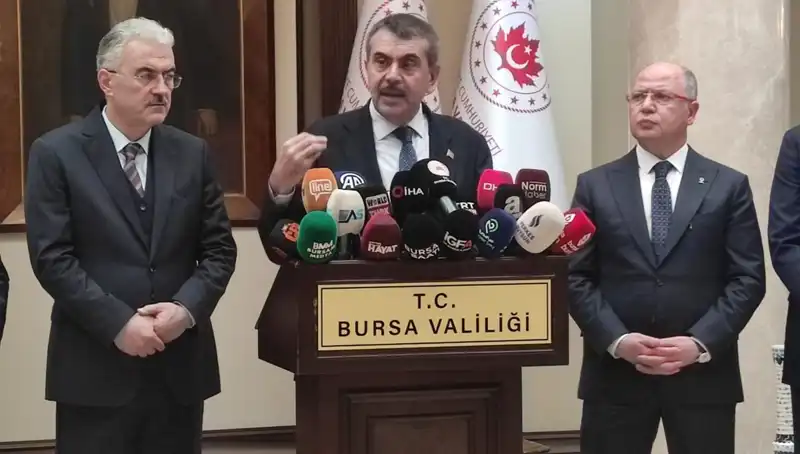 Bakan Tekin, Protestolara Katılan Çalışanları Uyararak Yaptırım Uygulayacaklarını Açıkladı