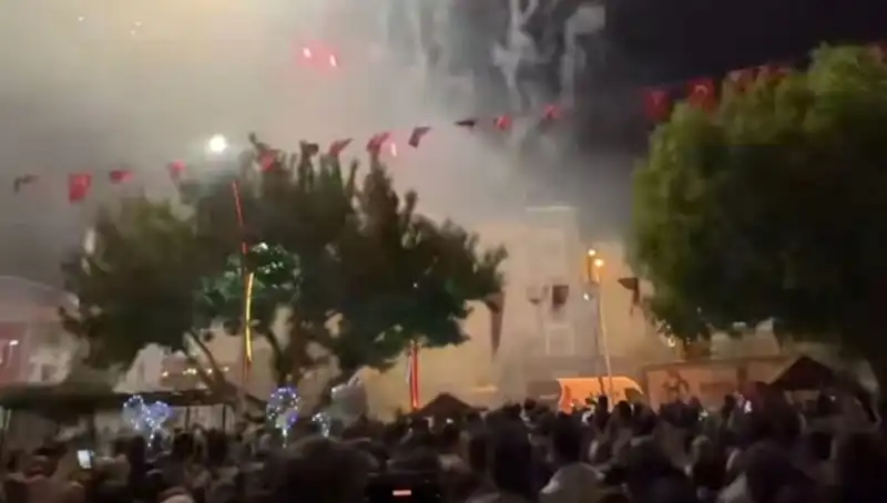 Havai Fişek Gösterisi Sırasında Yaşanan Kaza, Çok Sayıda Yaralı Var!