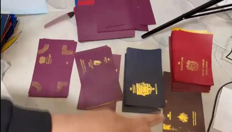 Sahte Kimlik Çetelerine Büyük Operasyon: Pasaport ve Vize Tuzakları Çökertildi