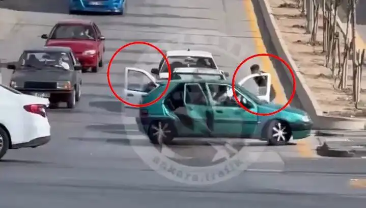 Trafikte Bıçak ve Kılıçla Saldırı: Olayla İlgili Gözaltılar Gerçekleşti