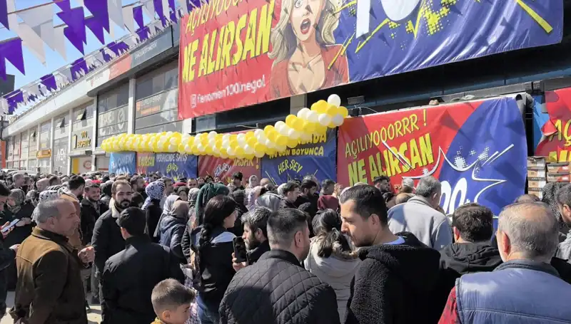 Bursa'da Indirim Günlerinde Izdırap Çeken Alışveriş Çılgınlığı