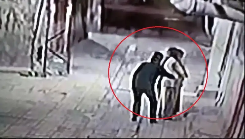 Polislerin Simitçi Kılığına Girdiği Şaşırtıcı Kapkaç Operasyonu