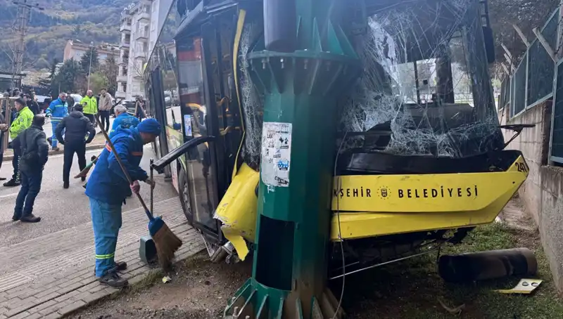 Bursa’da Belediye Otobüsü Kaza Yaptı: Yaralılar ve Soruşturma Başladı