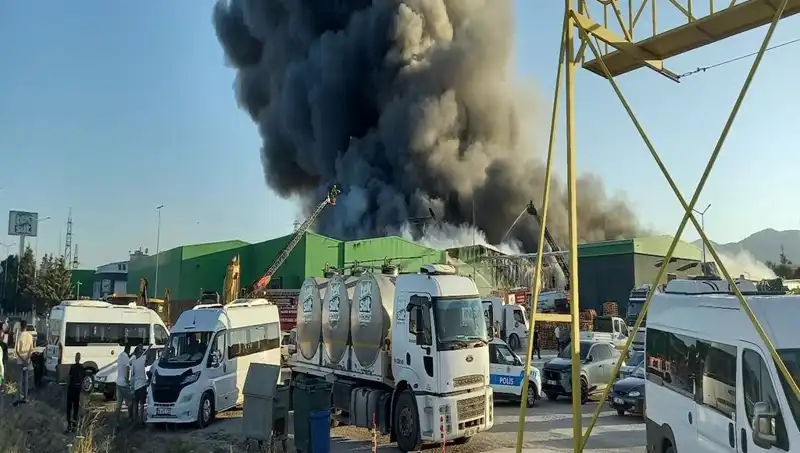 Gönen'de Fabrika Yangını: İşçilerin Kimlikleri Belirleniyor, Faciadan Sonra İlk Adımlar Atıldı