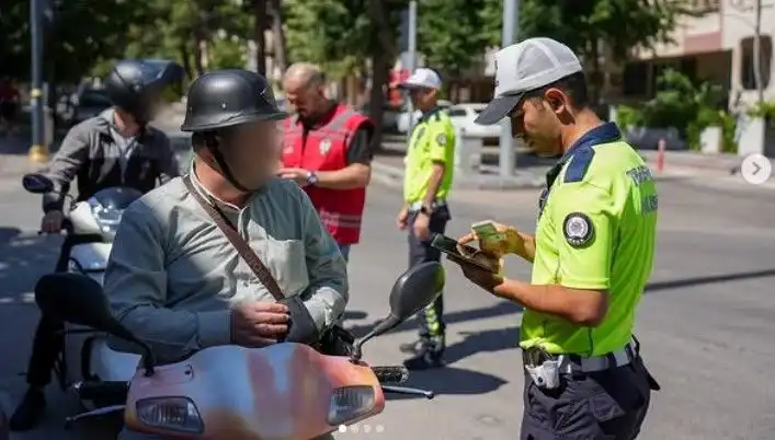 Isparta'da Trafik Denetimleri: Güvenli Sürücülere Önemli Uyarılar Yapıldı