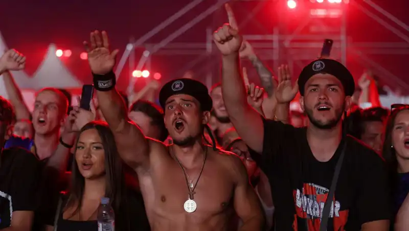 Şok Edici An: Thompson Konserinde Nazi Selamı İle Gündeme Oturdu