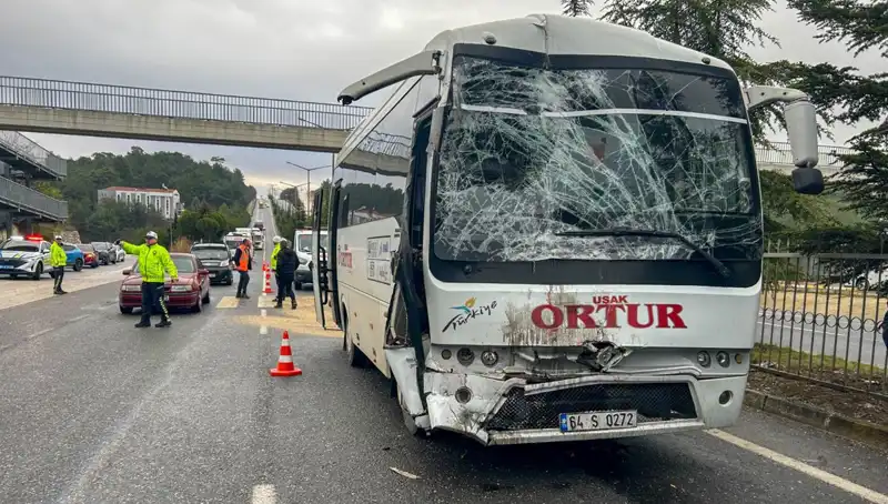Uşak’ta İşçi Servisleri Çarpıştı: Kavşakta Felaket Anları!