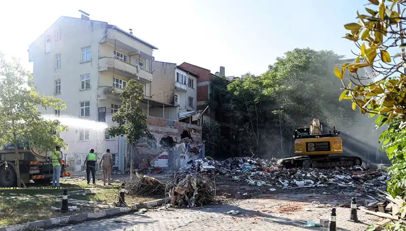 Sındırgı'da Depremler Devam Ediyor: Son 24 Saatte Üç Artçı Şok!