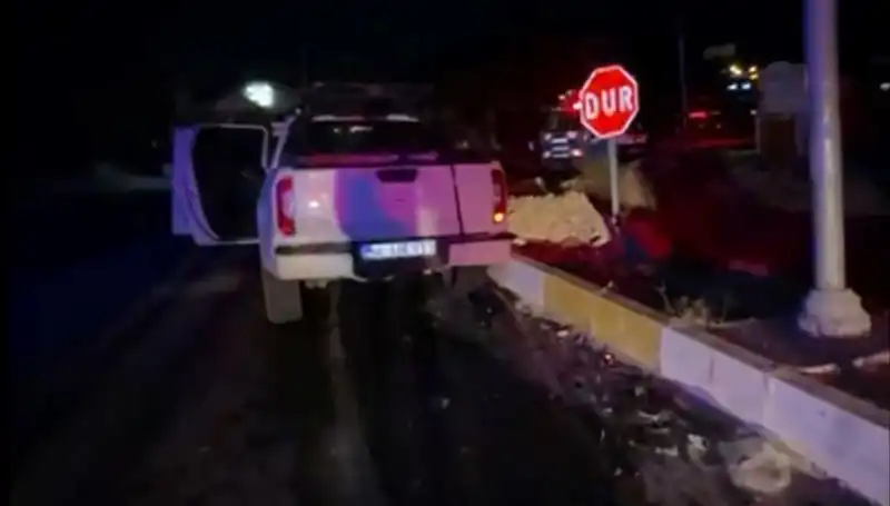 İzmir’de Kamyonet ile Hafif Ticari Araç Çarpışması: 7 Yaralı!