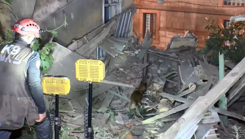 İstanbul'da Deprem Sonrası Yıkılan Bina: Nedenleri ve Sonrası
