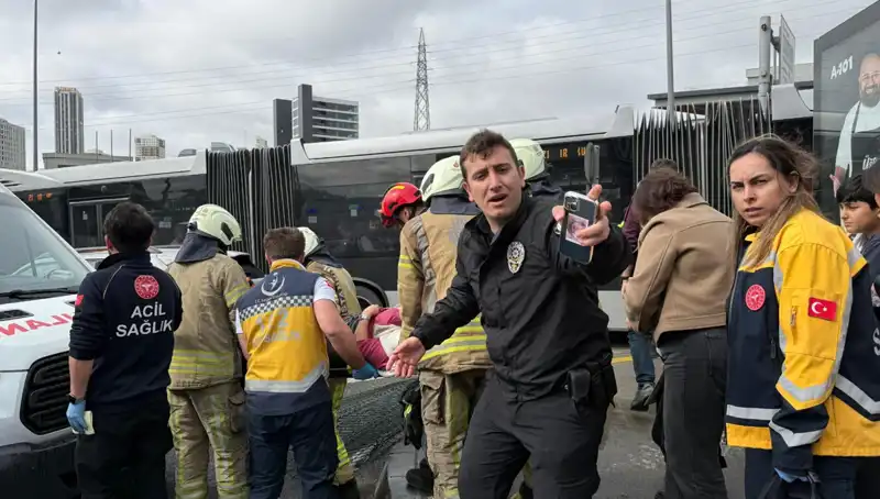 Metrobüs Kazası: Büyük Facia, Seferler Durdu, Can Kaybı ve Yaralılar Var!