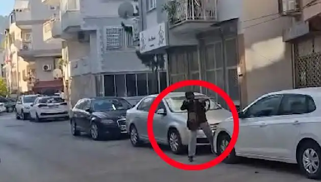İzmir'de Güvenlik Güçleri ile Saldırgan Arasında Nefes Kesen Çatışma!