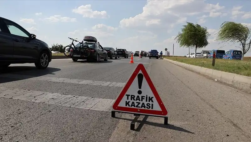 Adana'da Feci Kaza: Kamyon ile Otomobil Çarpıştı, 1 Ölü, 1 Yaralı