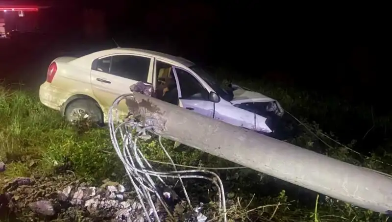 Beton Direğe Çarpan Sürücü Hayatta Kalma Mücadelesi Veriyor!