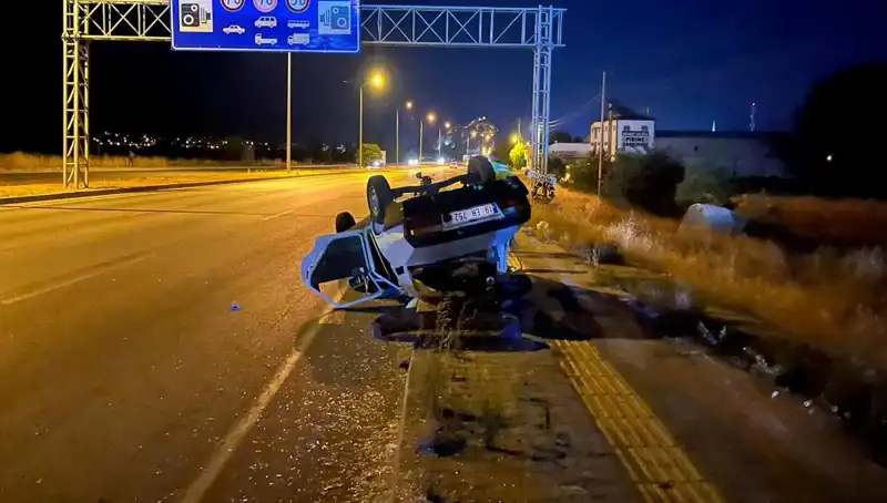 TIR'ın Sıkıştırdığı Otomobil Takla Attı, Kaza Sonucu 1 Yaralı