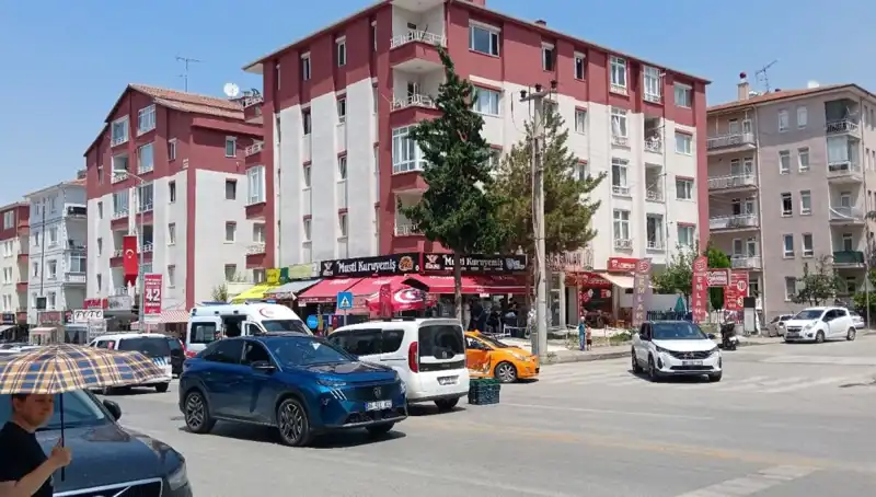 Taksi ve Otomobil Çarpıştı: Kaza Anı ve Sonrasındaki Olaylar