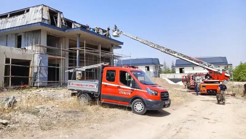 Ankara Gölbaşı'ndaki Villalar Alev Alev! Yangın Panik Yarattı