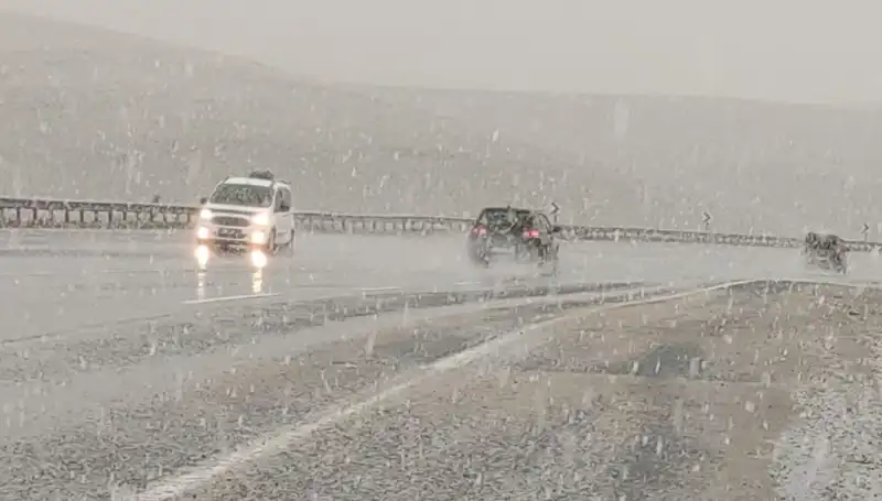 Nisan Ayında Kar Sürprizi: Bahar Havasına Veda Ettik!