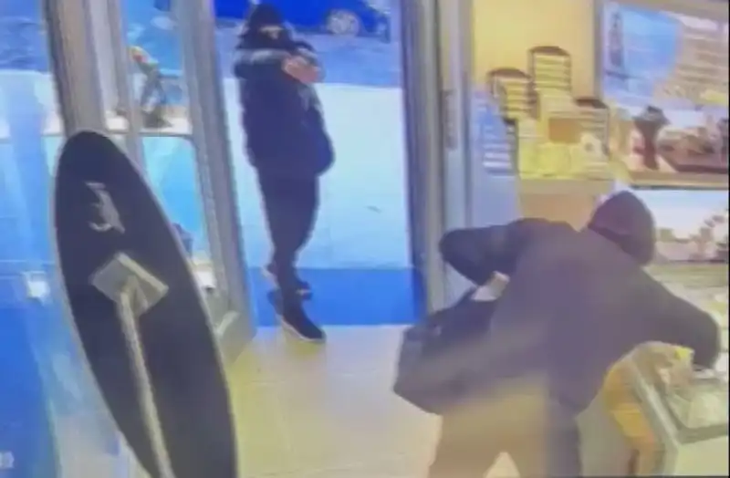 Ümraniye'de Maskeli Soyguncuların Korkutucu Girişimi