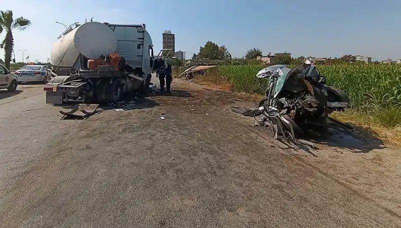 Adana'da Tanker Kaza Yaptı: Otomobil ve Kamyon Karşılaştı