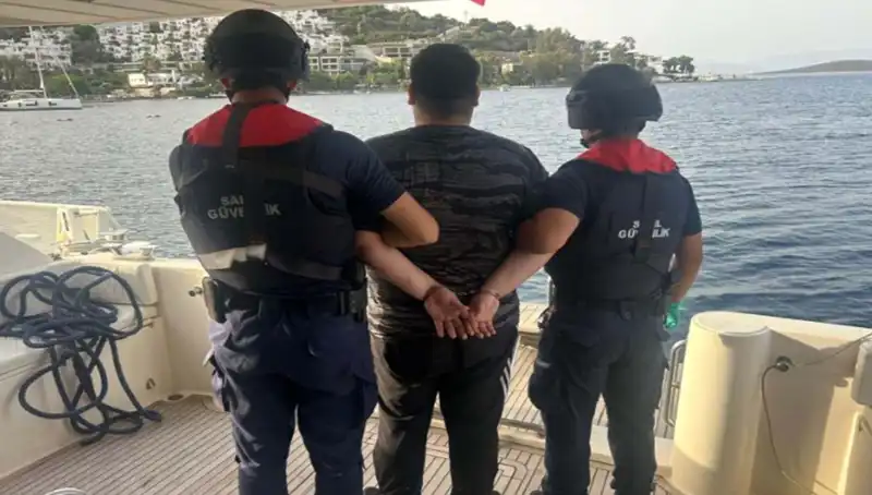 Cinayetten Aranan Casper Çetesi Üyesi Polisi Kandırarak Yakalandı