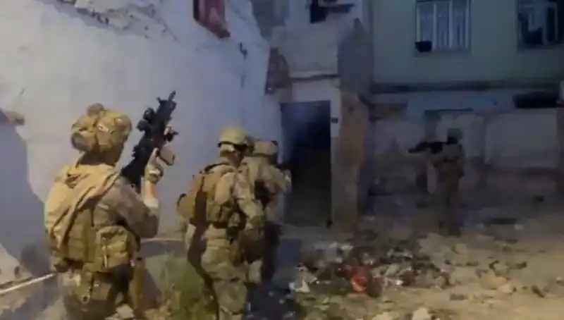 Türkiye Genelinde Büyük Uyuşturucu Operasyonu: 2 Bin 311 Gözaltı!