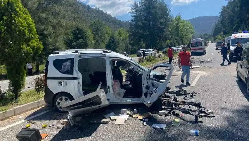 Marmaris'te Feci Kaza: Yolu Savaş Alanına Çeviren Çarpışma