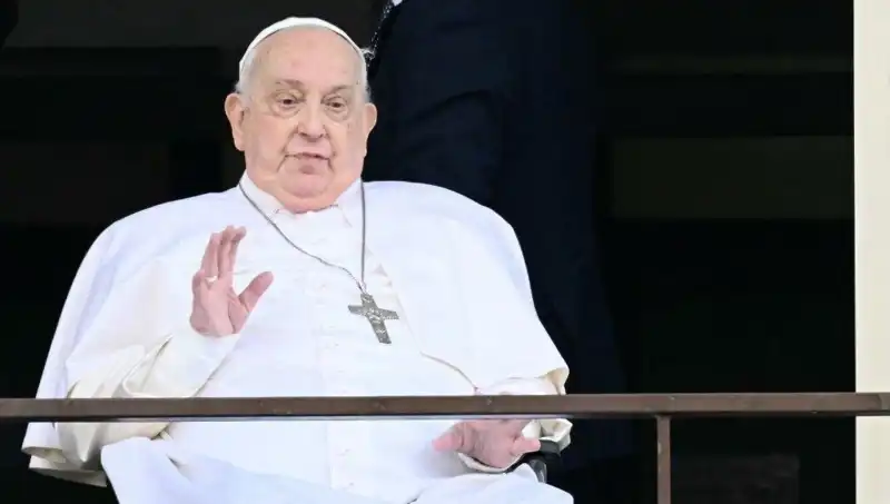 Papa Francis Hastaneden Çıktı: Yeni Görüntüleriyle Dikkatleri Üzerine Çekti