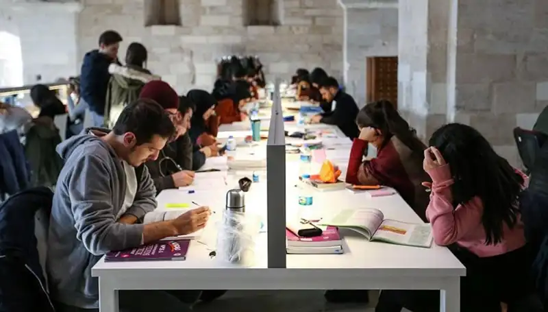 Üniversiteler, 2024-2025 Akademik Takvimini Duyurdu: Öğrencileri Neler Bekliyor?