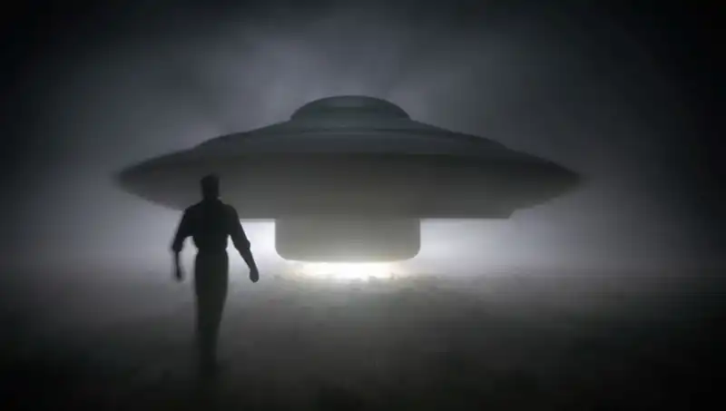 UFO Uzmanından Şok Uyarı: Uzaylılar Masum İnsanları Hedef Alıyor!