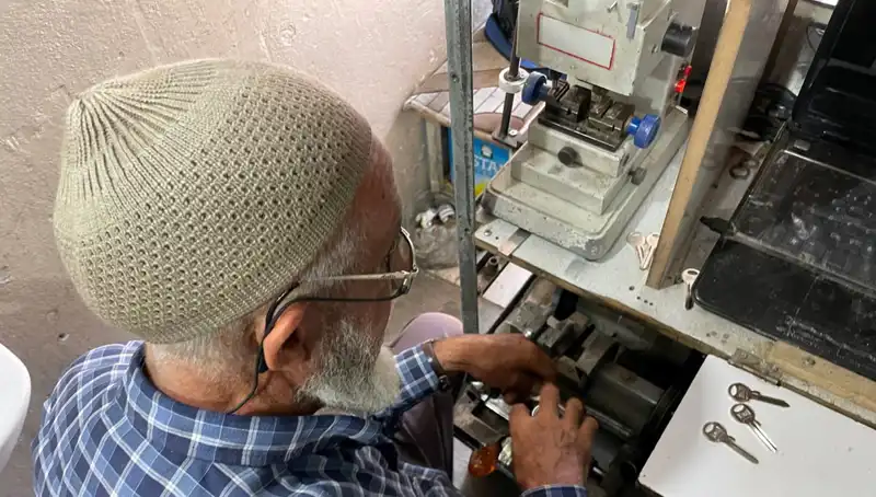 28 Yılda 4 Metrekarelik Dükkanda Hayalini Gerçekleştiren İnanılmaz Hikaye