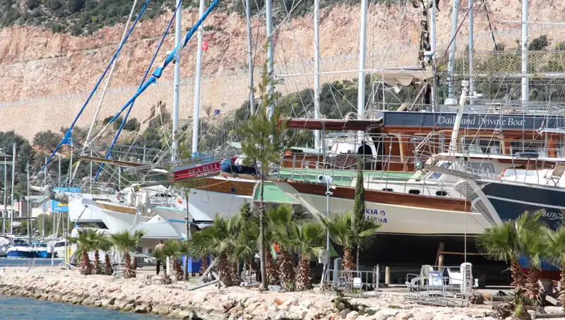 Kaş’ta Gezi Tekneleri Yakında Suya İniyor: Yaz Sezonu Hazırlıkları Tamamlandı