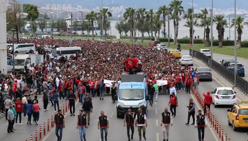 İzmir'de Grev Sona Ermiyor: İşçi Mücadelesi 4. Gününde!