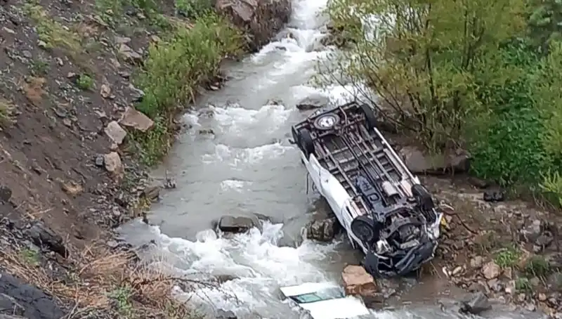 Hakkari'de Minibüs Devri, 2 İşçi Hayatını Kaybetti, 3 Yaralı