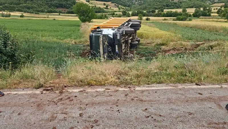 Tokat'ta Feci Kaza: Devrilen Kamyonun Şoförü Hayatını Kaybetti!