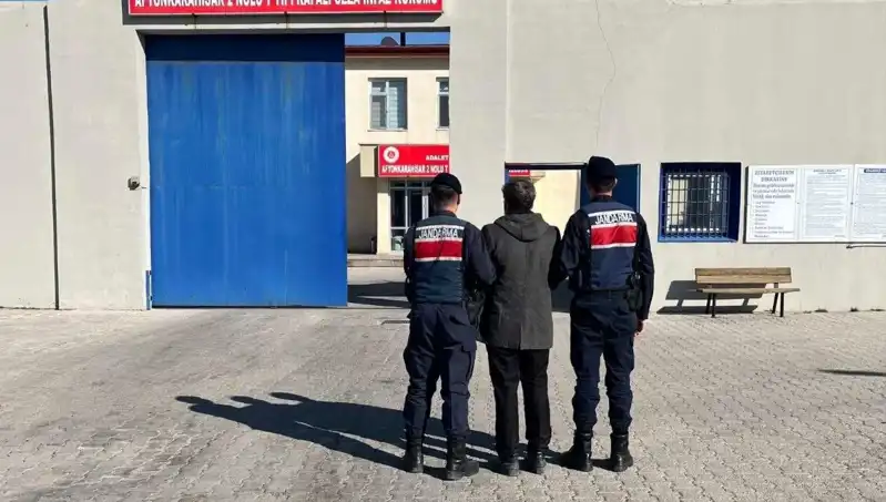 10 Yıl Hapis Cezası ile Aranan Şahıs İstanbul'da Yakalandı
