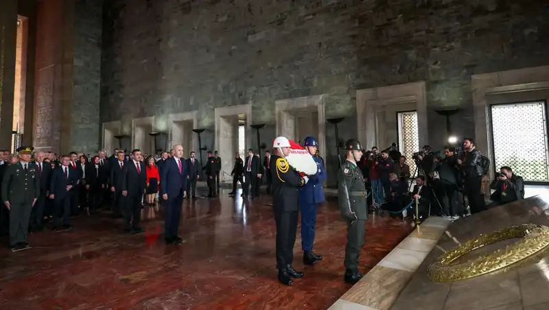 Devlet Erkanı Anıtkabir'de: Saygı ve Anma Töreninin Derin Anlamı